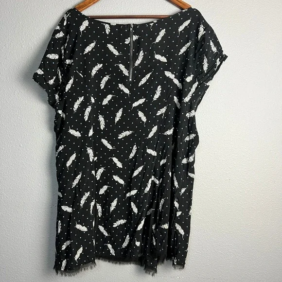 Torrid Black Feather Print Distressed Fringed Hem Lightweight Blouse Plus Size 3 - Picture 3 of 10